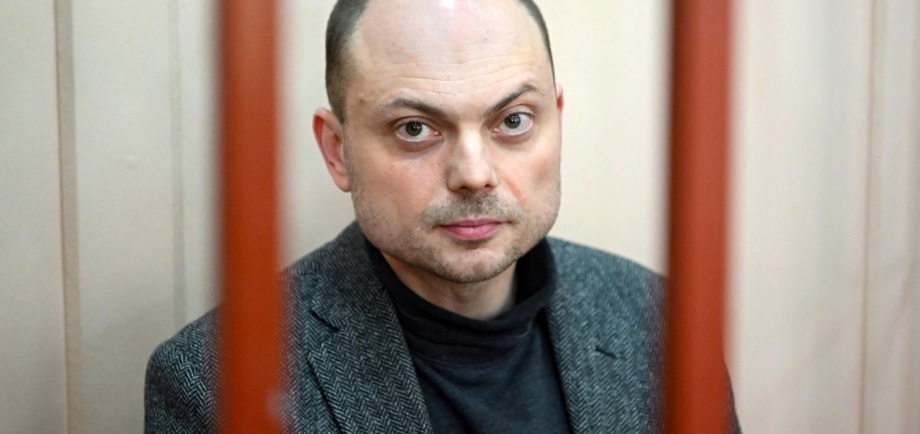 Russia: Vladimir Kara-Murza Sentenced To 25 Years In Jail | Amnistia ...